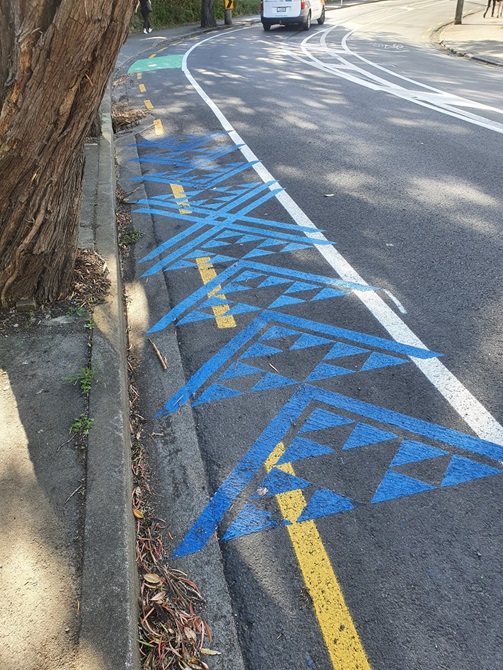 The blue niho taniwha design marks Waimāpihi Awa.