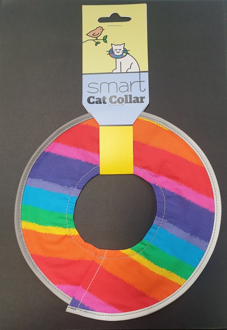A multicoloured collar.