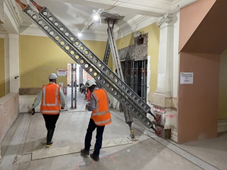 Temporary propping on the first floor of the Town Hall.