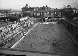 People swimming in Thorndon Pool.