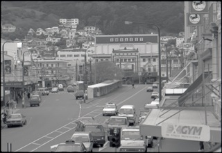 Embassy Theatre with bus shelters in foreground in 1992