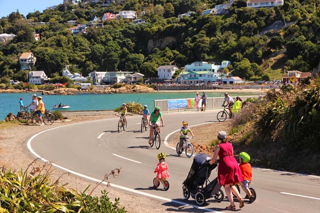 Cyclists and pedestrians enjoy car free Miramar Peninsula during 2016 Ciclovia event.