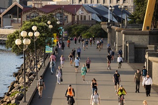 People walking and cycling down Wellington waterfront.