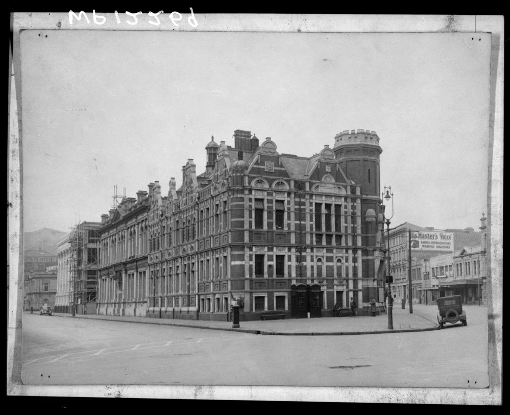 Image of Old Library on the corner of Mercer Street and Wakefield St