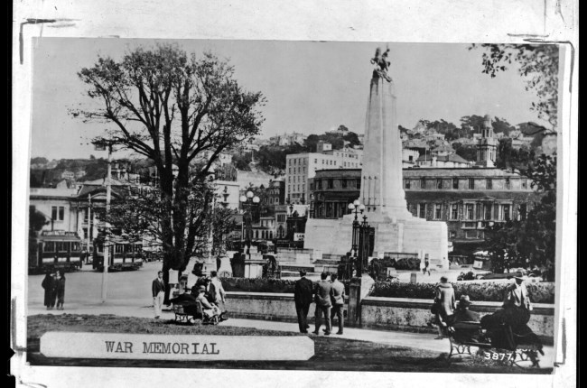 An archival photo of what Wellington city used to look like with the cenotaph on the right hand side.