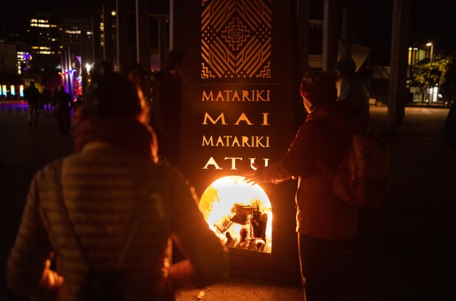 Pou Ahi fire pillar by David Hakaraia.