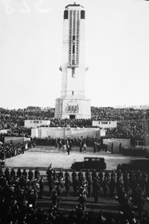 service at the National War Memorial and Carillon in 1932.