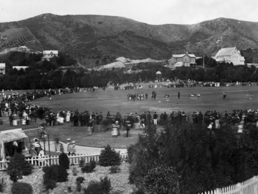 A crowd watching a cricket match in the Basin Reserve in 1884.