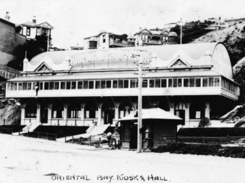 Oriental Bay Kiosk circa 1916.