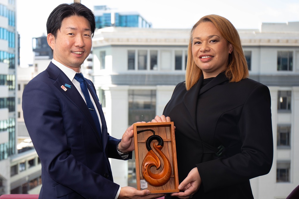 Mayor Nagafuji with Mayor Whanau.