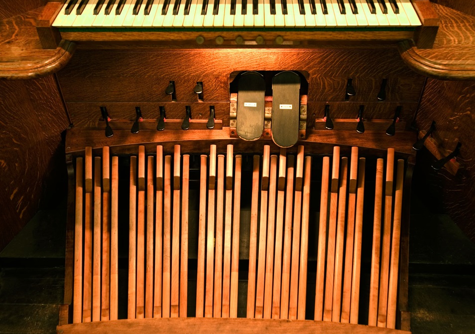Organ pedals.