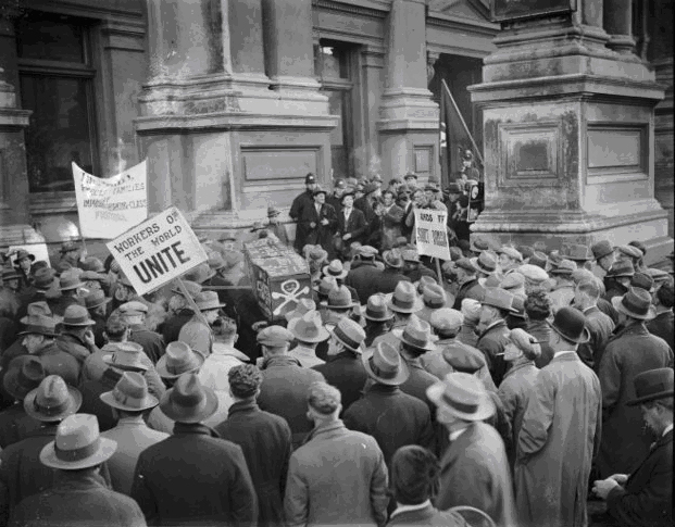 Unemployed workers protest in front of the Town Hall in 1933.