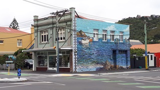 Image of McCormack’s Gallery and Studio in Island Bay including mural