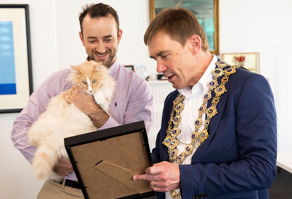 Mittens the cat with Mayor Andy Foster and owner Silvio Bruinsma.