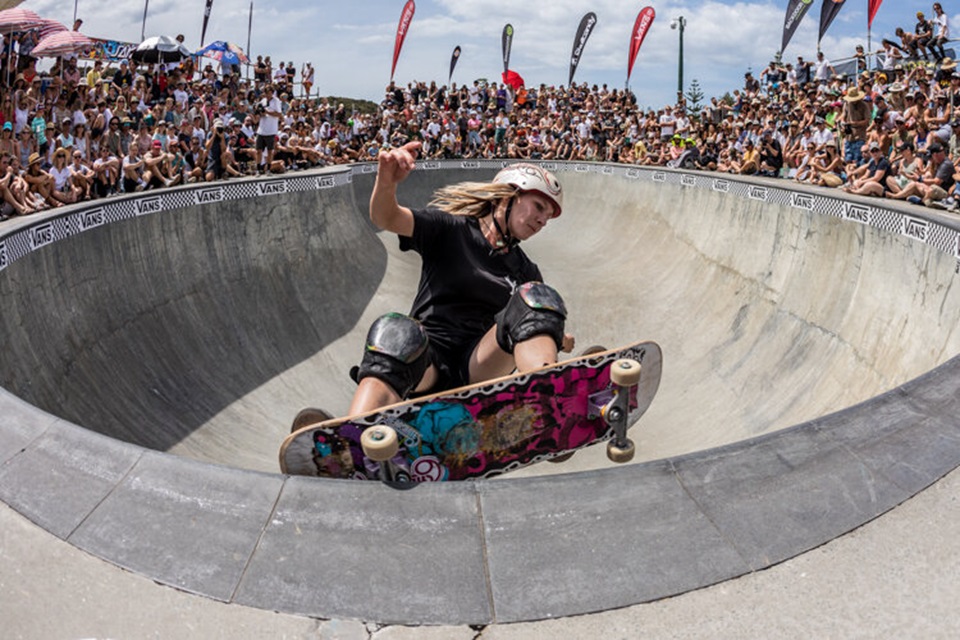 Krysta Ashwell skateboarding in bowl