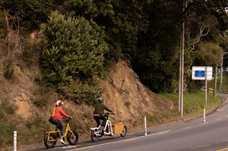 Cyclists riding up the Brooklyn Hill.