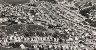 An aerial black and white photo of Island Bay looking over Jackson Street.