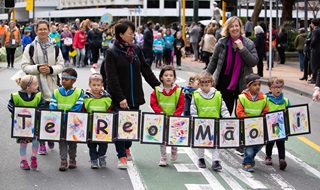Image of kids at Māori Language Week parade in 2018