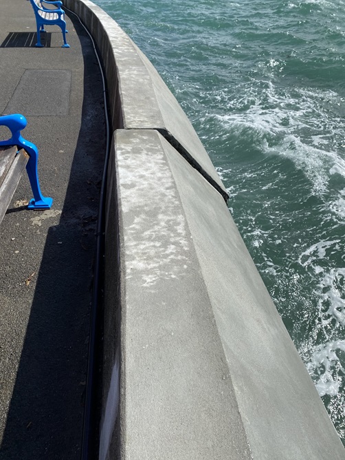 Oriental bay sea wall showing a crack between two of the panels with a 100mm gap between.